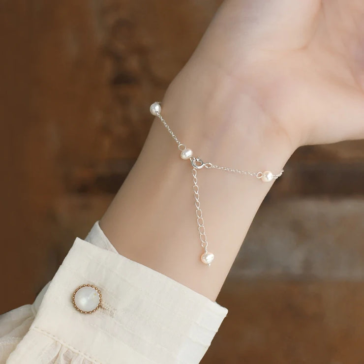Delicate Natural Pearls Wristband