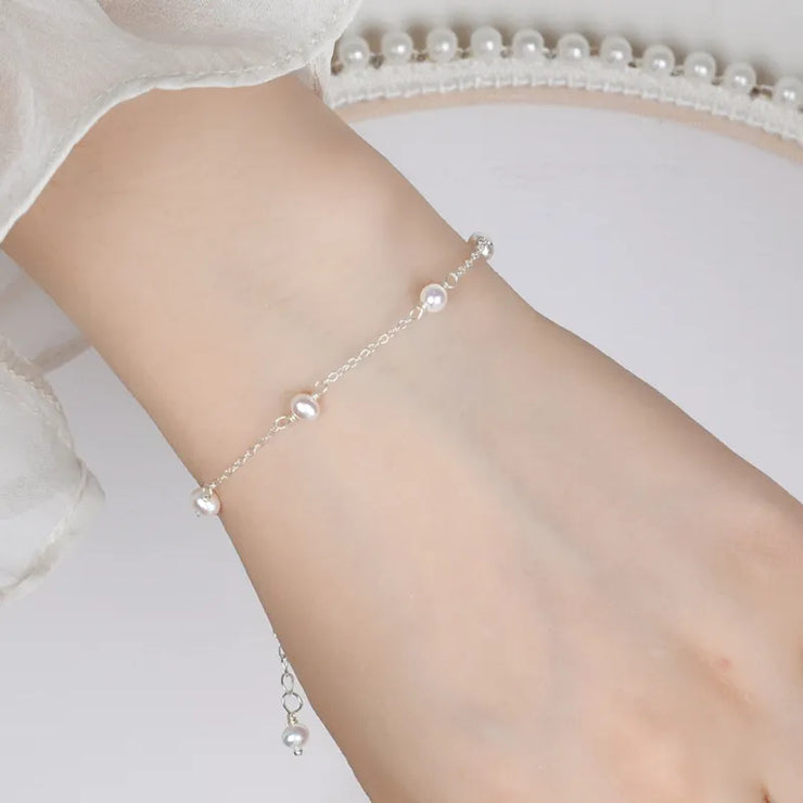 Delicate Natural Pearls Wristband