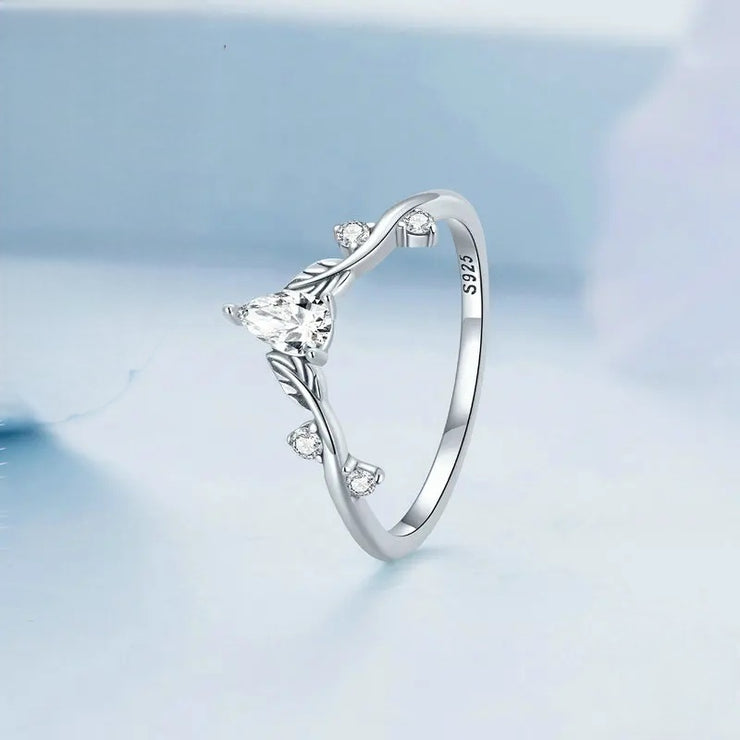 Elegant Silver Rattan and Zircon Water-drop Ring